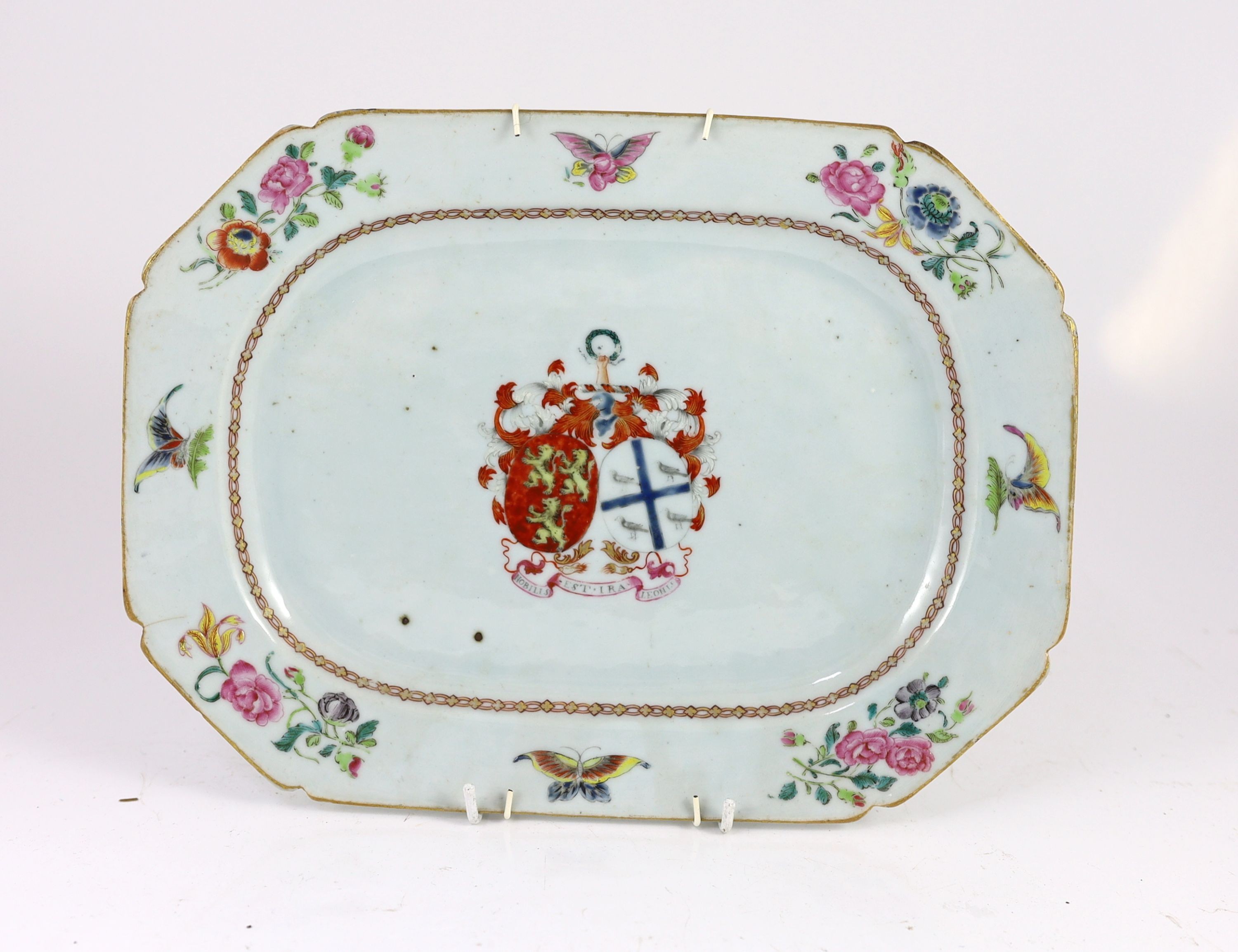 A set of five Chinese Armorial meat plates, circa 1755, with painted central Ross Family Coat of Arms, with motto - 'Nobilis Est Ira Leonis' 26 cm – 33 cm, some cracks